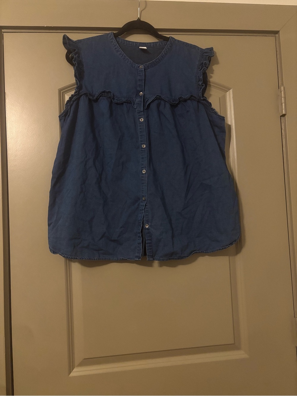 Old Navy Dolly Parton 2017 Denim Chambray Ruffle Top Women’s XL HTF Western